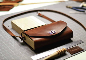 Crossbody purse